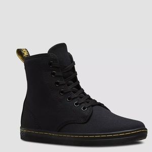 DR MARTENS: SHOREDITCH CANVAS 
Size: 6
Color: Black